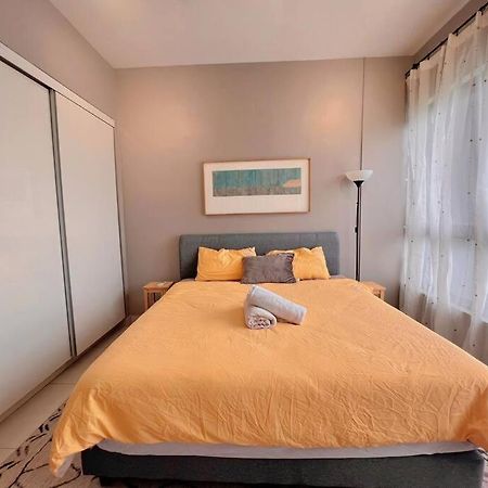 Studio Staycation D'Sara @ Linked Mrt, Near Thomson Hospital & Sungai Buloh Hospital Exteriör bild