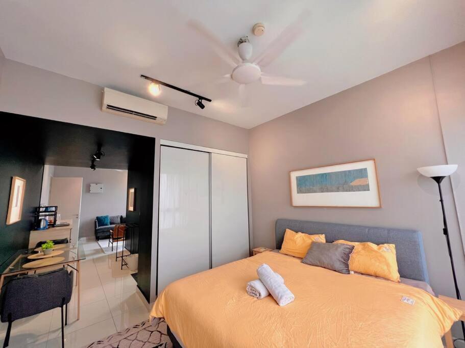 Studio Staycation D'Sara @ Linked Mrt, Near Thomson Hospital & Sungai Buloh Hospital Exteriör bild