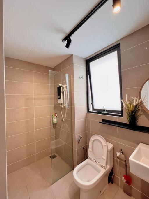 Studio Staycation D'Sara @ Linked Mrt, Near Thomson Hospital & Sungai Buloh Hospital Exteriör bild